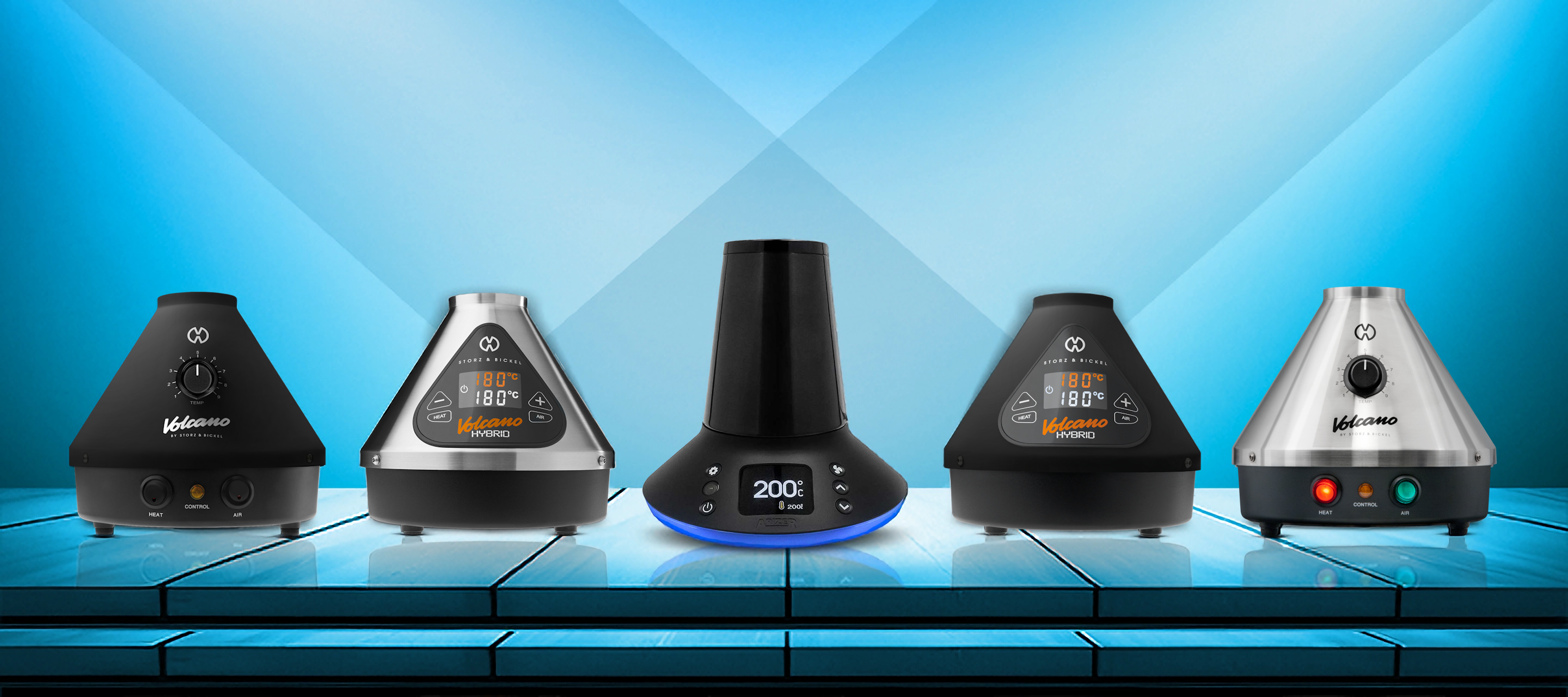 kat_stat Übersicht der Volcano Hybrid, Classic und Plenty Vaporizer Modelle auf einem blauen Hintergrund.